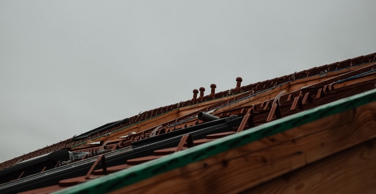 proaktiv-dach-dachdecker-spengler-steiermark-neubau-steildach-schneenasen-balkon