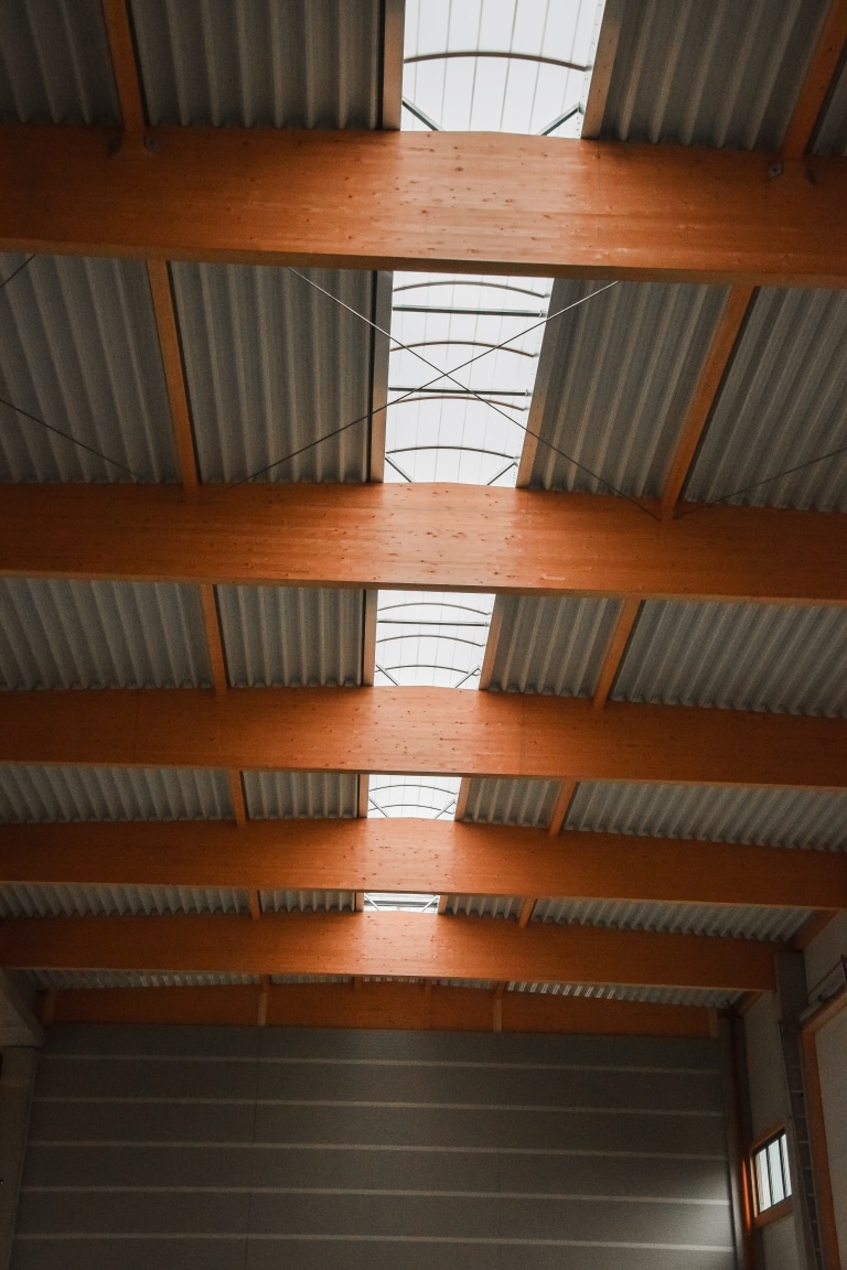 proaktiv-dach-dachdecker-spengler-steiermark-neubau-halle-fassadepaneel-innenbereich-lichtband-schweiger