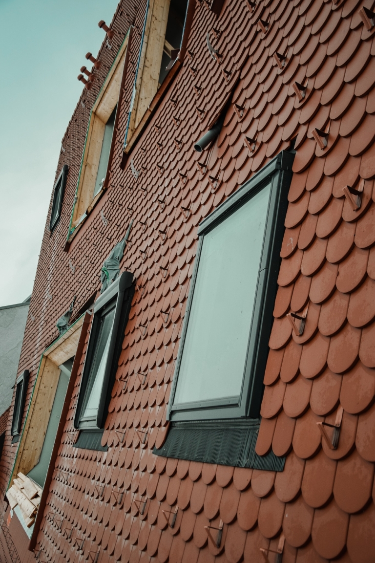proaktiv-dach-dachdecker-spengler-steiermark-neubau-steildach-schneenasen-dachflaechenfenster
