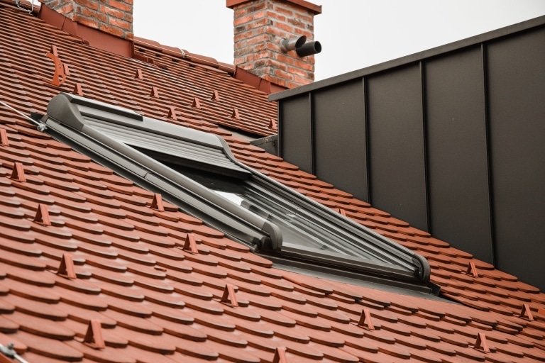 proaktiv-dach-dachdecker-spengler-steiermark-neubau-steildach-dachflaechenfenster-attika